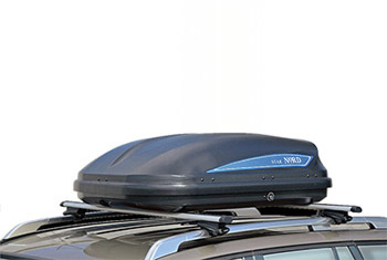 Автобокс NORD закреплён на багажнике автомобиля